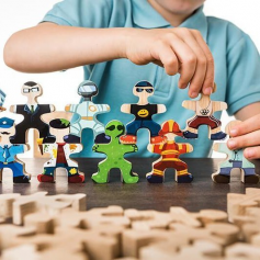 Set de 16 personnages Flockmen en bois naturel + pack autocollants